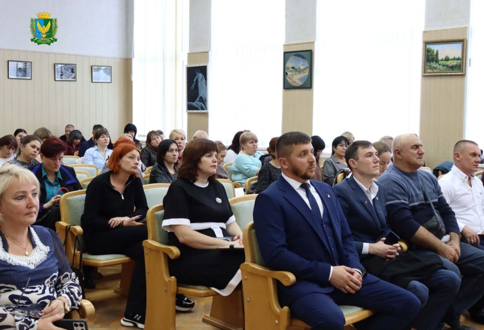 В администрации состоялось совещание с руководителями общеобразовательных учреждений Симферопольского района по вопросу безопасности дорожного движения В администрации состоялось совещание с руководителями общеобразовательных учреждений Симферопольского района по вопросу безопасности дорожного движения