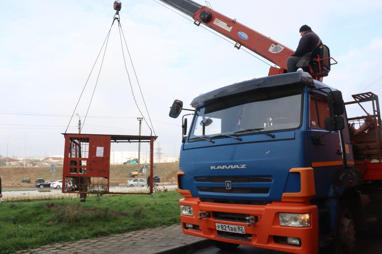 В Керчи продолжается работа по демонтажу незаконных конструкций и самовольных построек В Керчи продолжается работа по демонтажу незаконных конструкций и самовольных построек