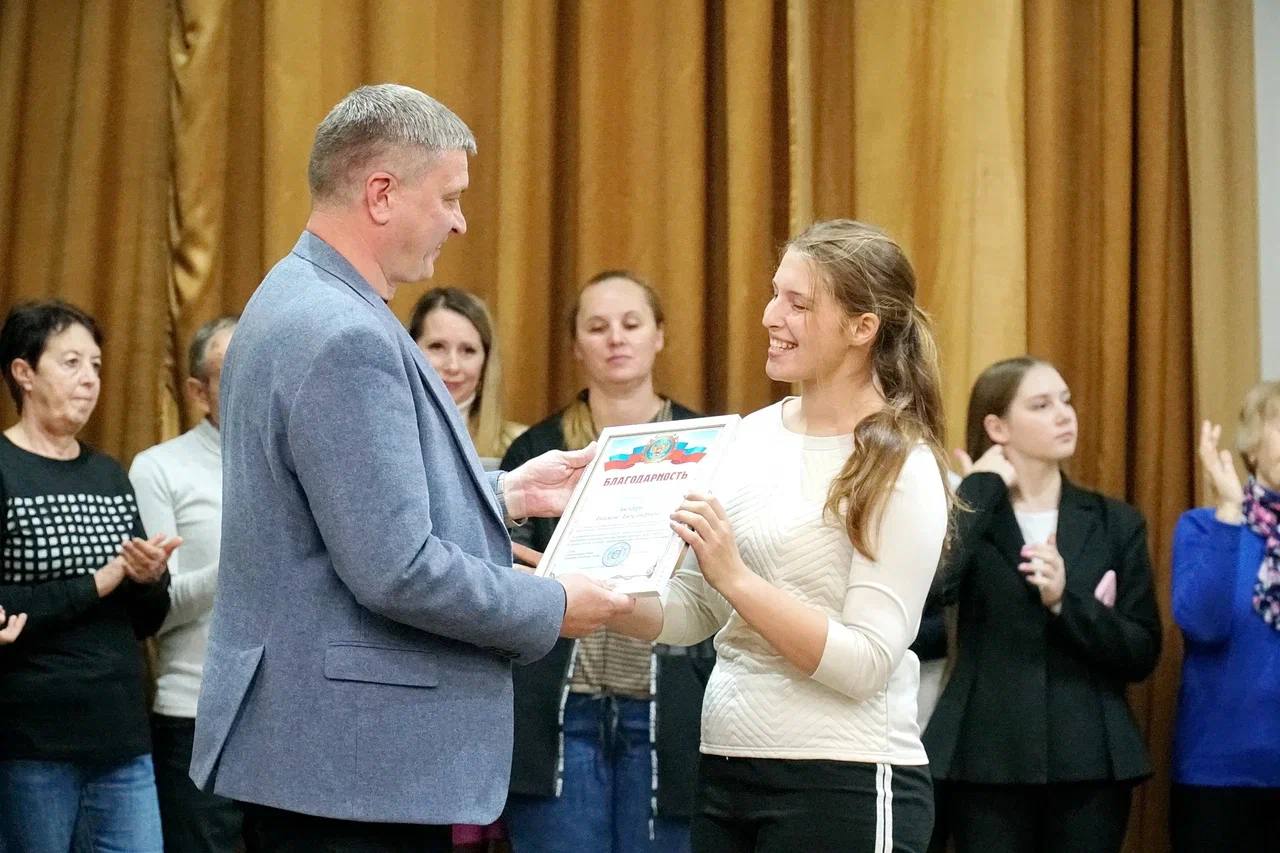 Александр Юрьев: В преддверии Дня добровольца поздравил евпаторийских волонтёров с праздником Александр Юрьев: В преддверии Дня добровольца поздравил евпаторийских волонтёров с праздником