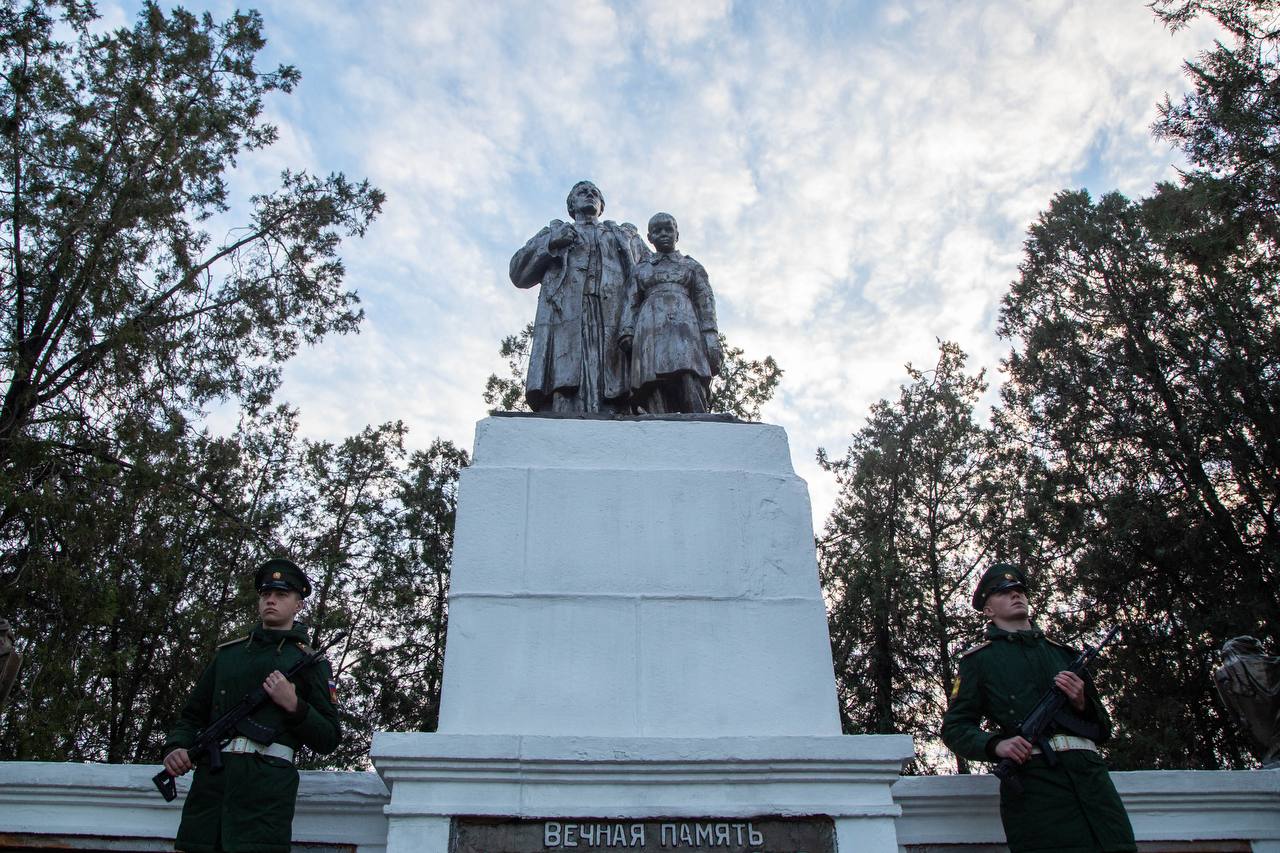 В Симферополе почтили память погибших и без вести пропавших солдат В Симферополе почтили память погибших и без вести пропавших солдат