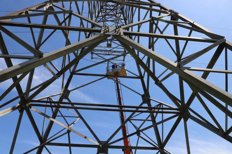 Более 15 улиц Евпатории без света из-за аварии