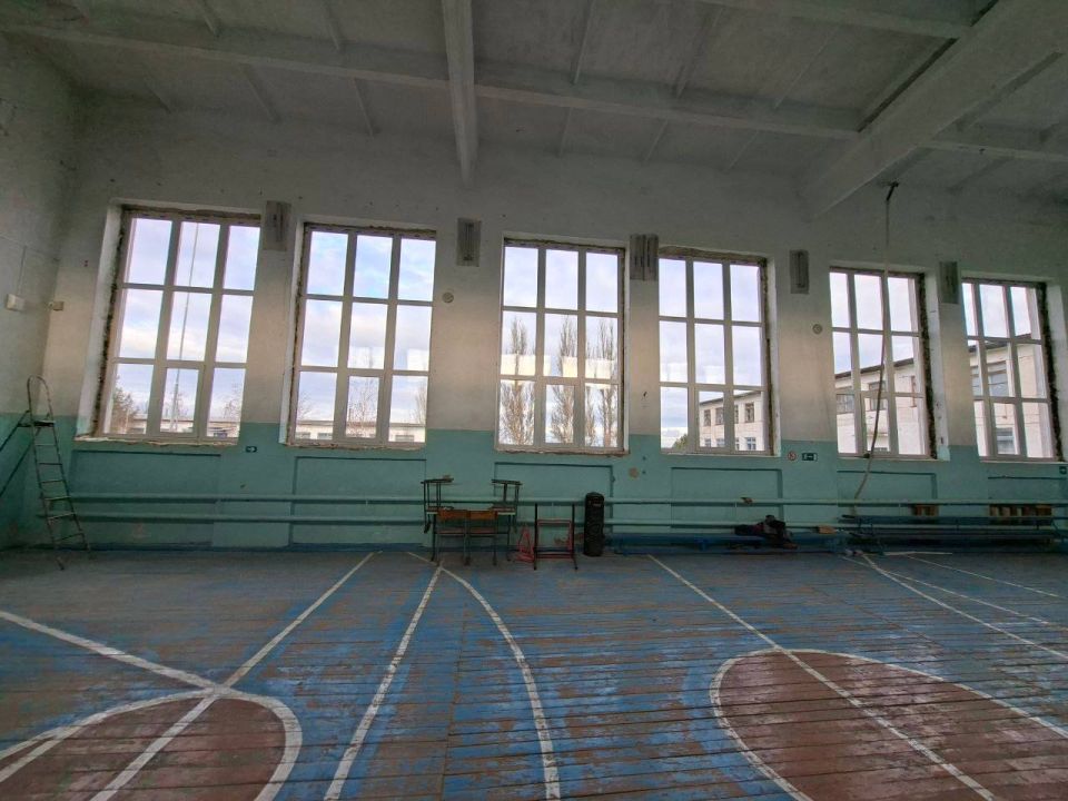 Антон Кравец: Первый заместитель главы администрации Ольга Шпак посетила среднюю общеобразовательную школу в с.Охотском, где в настоящее время идут работы по замене оконных блоков на энергосберегающие Антон Кравец: Первый заместитель главы администрации Ольга Шпак посетила среднюю общеобразовательную школу в с.Охотском, где в настоящее время идут работы по замене оконных блоков на энергосберегающие