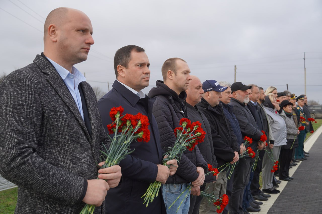 В Керчи почтили память павших воинов в День Неизвестного Солдата