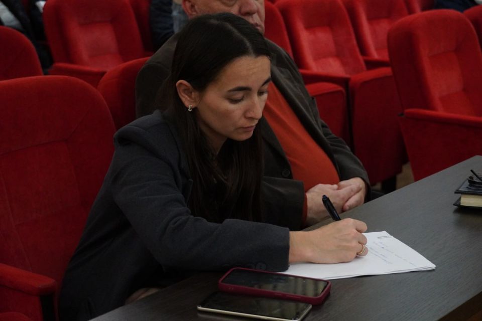 Чтобы вопросы керчан решались быстрее и эффективнее, в городе вводится практика проведения «Депутатского часа» Чтобы вопросы керчан решались быстрее и эффективнее, в городе вводится практика проведения «Депутатского часа»