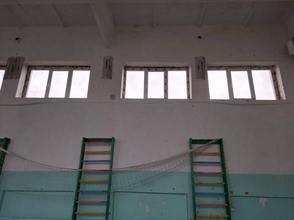 Антон Кравец: Первый заместитель главы администрации Ольга Шпак посетила среднюю общеобразовательную школу в с.Охотском, где в настоящее время идут работы по замене оконных блоков на энергосберегающие Антон Кравец: Первый заместитель главы администрации Ольга Шпак посетила среднюю общеобразовательную школу в с.Охотском, где в настоящее время идут работы по замене оконных блоков на энергосберегающие