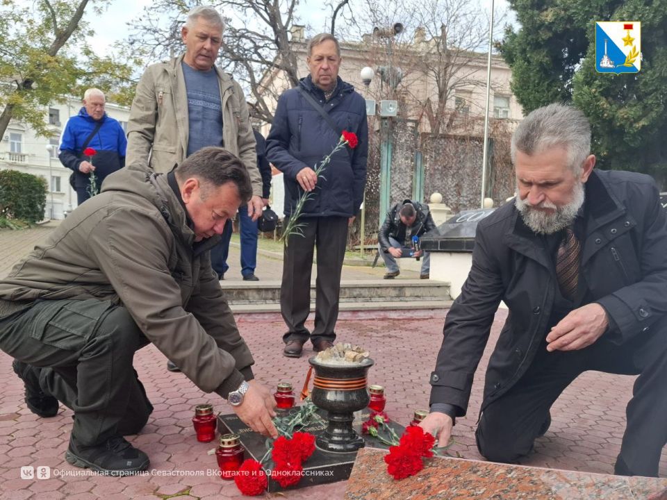 Севастопольцы почтили память павших защитников Родины Севастопольцы почтили память павших защитников Родины
