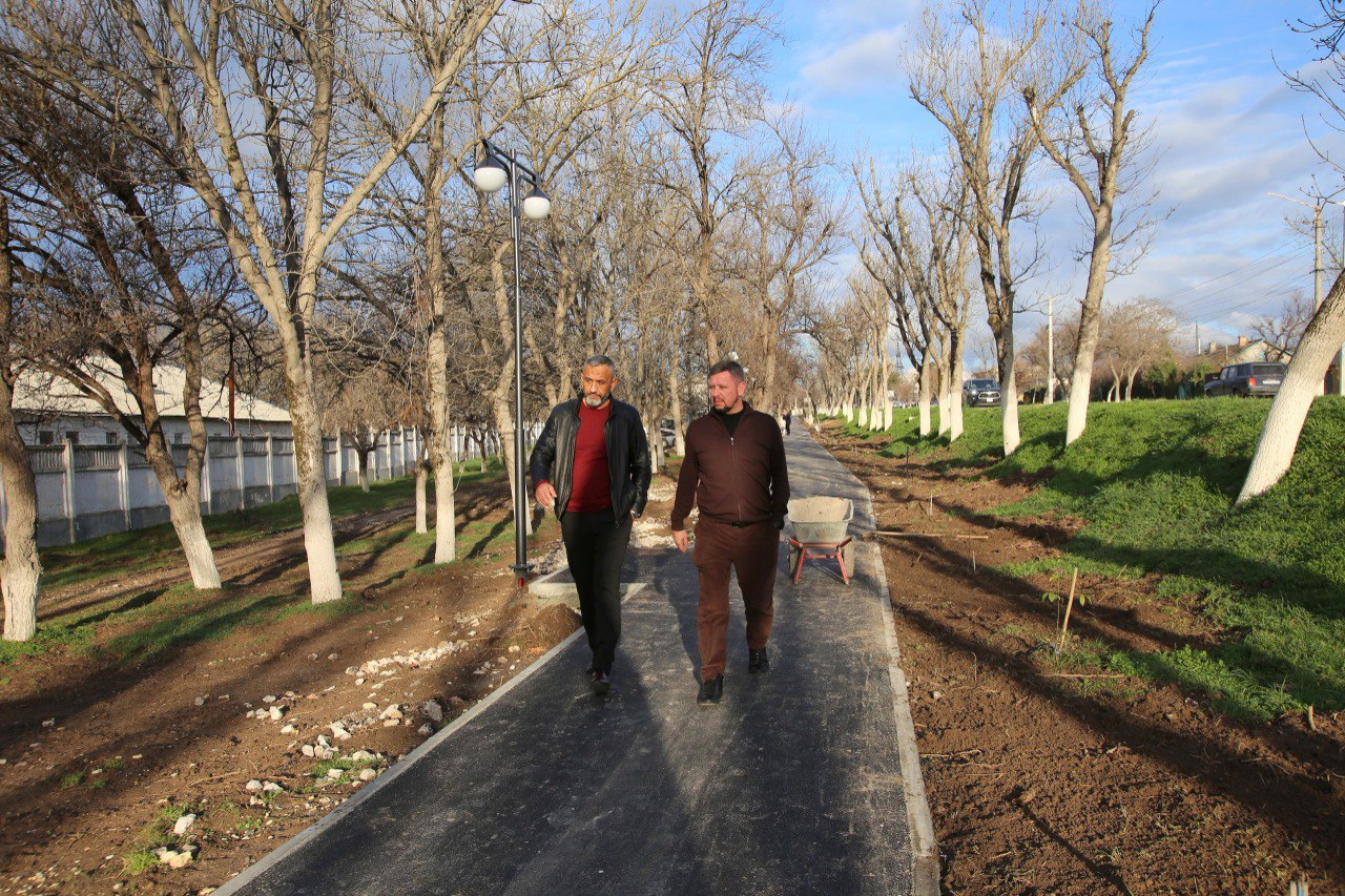 Глава администрации Бахчисарая Дмитрий Скобликов проинспектировал работы по благоустройству городских территорий и провел рабочие встречи с подрядными организациями Глава администрации Бахчисарая Дмитрий Скобликов проинспектировал работы по благоустройству городских территорий и провел рабочие встречи с подрядными организациями