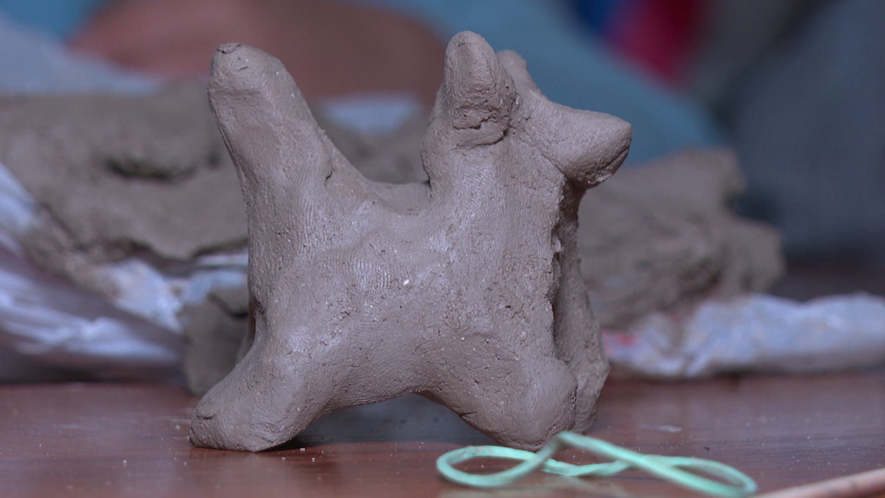 К международному дню инвалидов для детей с нарушением слуха провели творческий мастер-класс