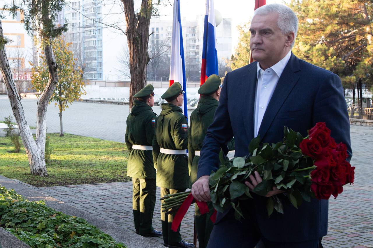 В Симферополе почтили память погибших и без вести пропавших солдат В Симферополе почтили память погибших и без вести пропавших солдат