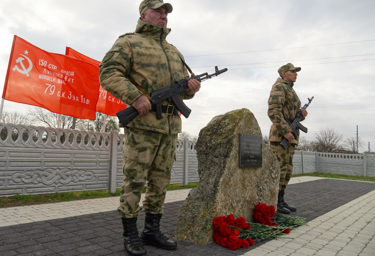 В Керчи почтили память павших воинов в День Неизвестного Солдата В Керчи почтили память павших воинов в День Неизвестного Солдата