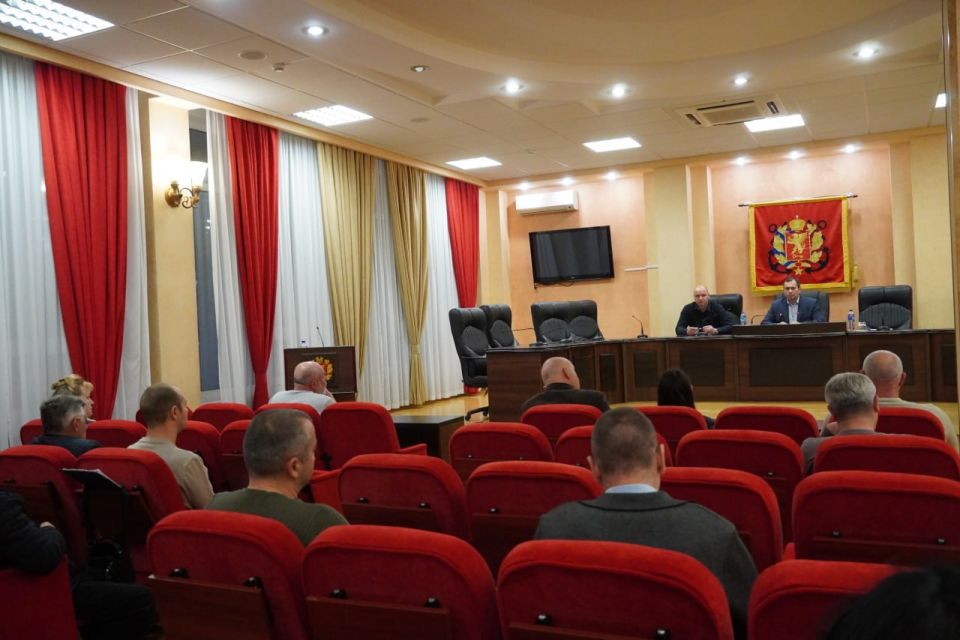 Чтобы вопросы керчан решались быстрее и эффективнее, в городе вводится практика проведения «Депутатского часа» Чтобы вопросы керчан решались быстрее и эффективнее, в городе вводится практика проведения «Депутатского часа»