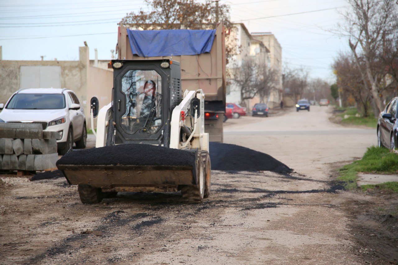 Глава администрации Бахчисарая Дмитрий Скобликов проинспектировал работы по благоустройству городских территорий и провел рабочие встречи с подрядными организациями Глава администрации Бахчисарая Дмитрий Скобликов проинспектировал работы по благоустройству городских территорий и провел рабочие встречи с подрядными организациями