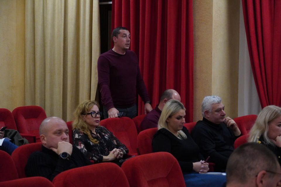 Чтобы вопросы керчан решались быстрее и эффективнее, в городе вводится практика проведения «Депутатского часа» Чтобы вопросы керчан решались быстрее и эффективнее, в городе вводится практика проведения «Депутатского часа»