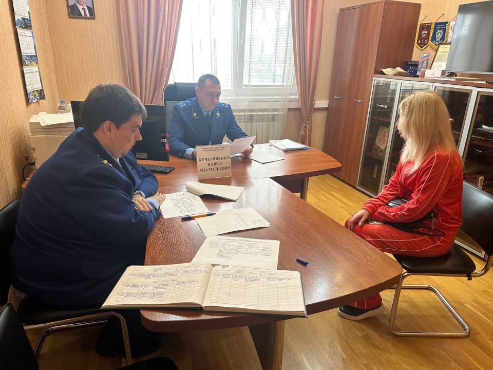 Заместитель прокурора Крыма Павел Кучерявенко провел выездной прием жителей Судака