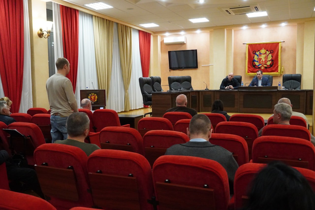 Чтобы вопросы керчан решались быстрее и эффективнее, в городе вводится практика проведения «Депутатского часа»