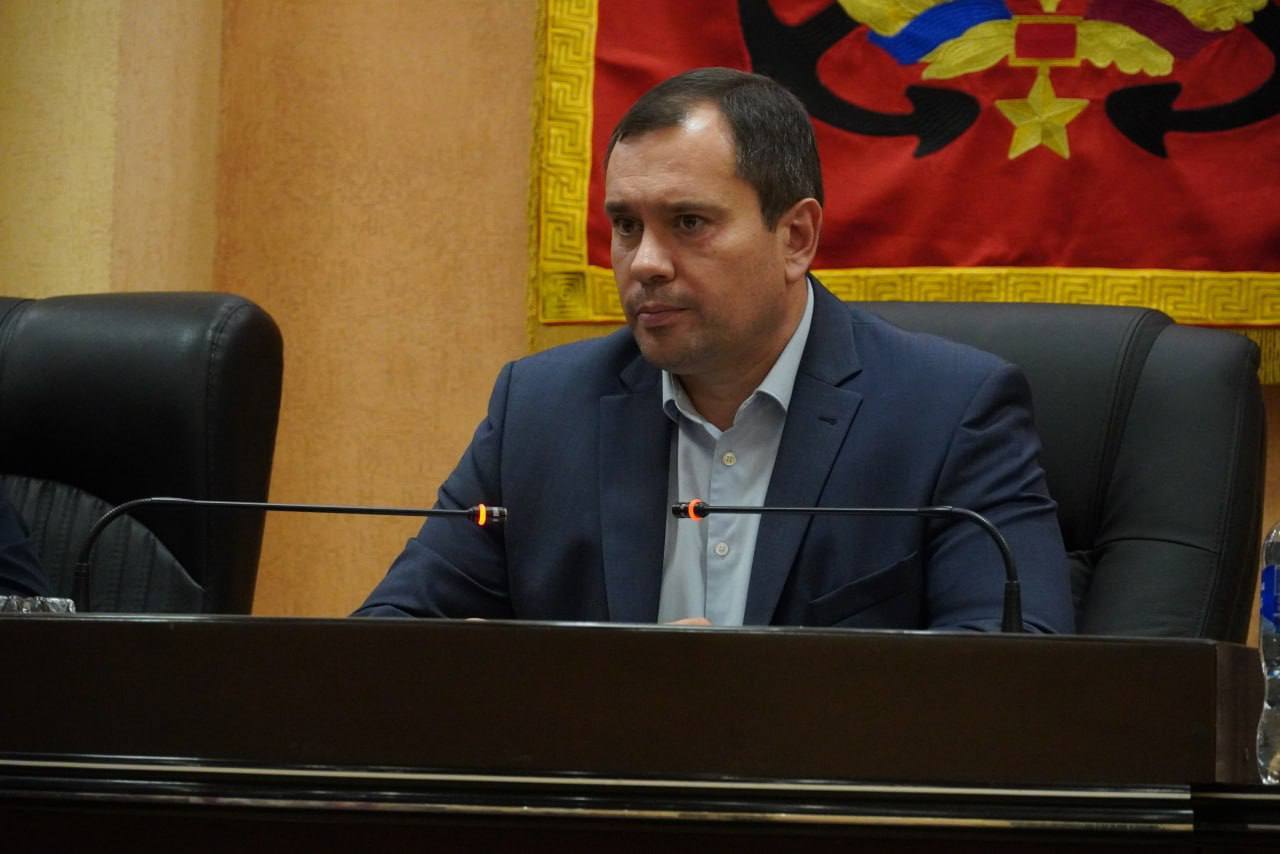 Чтобы вопросы керчан решались быстрее и эффективнее, в городе вводится практика проведения «Депутатского часа» Чтобы вопросы керчан решались быстрее и эффективнее, в городе вводится практика проведения «Депутатского часа»