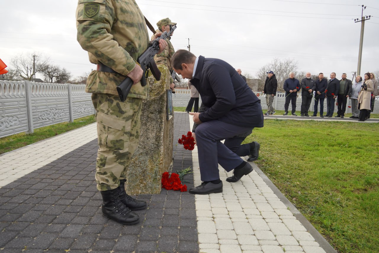 В Керчи почтили память павших воинов в День Неизвестного Солдата В Керчи почтили память павших воинов в День Неизвестного Солдата