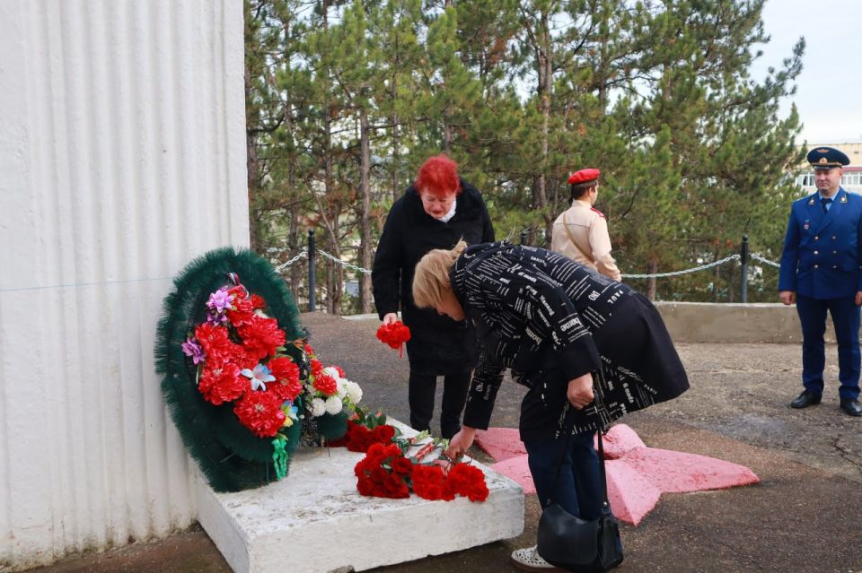 ������� �������: �������, 3 �������, ������ �������� ���� ������������ �������