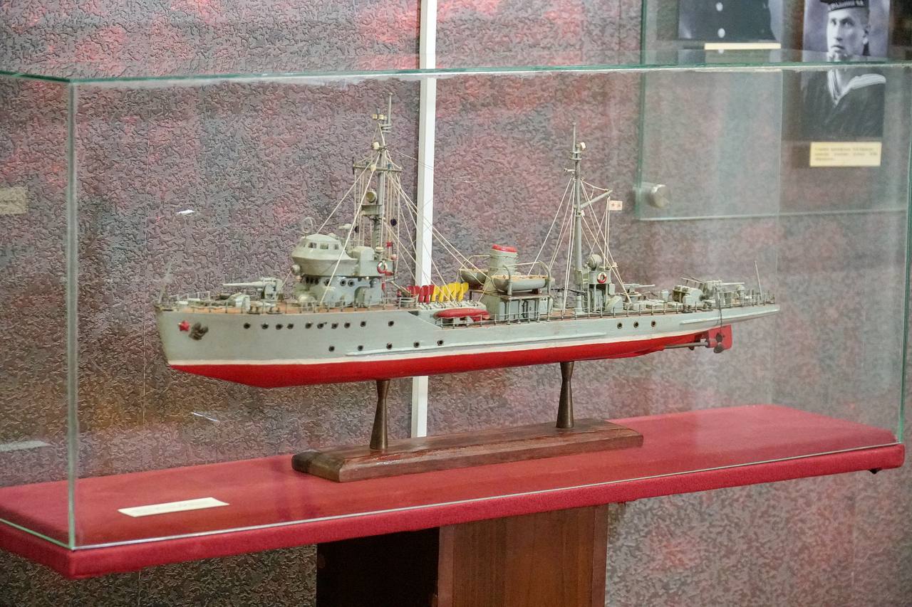 Александр Юрьев: С депутатом Государственного совета РК Валерием Николаевичем Аксёновым, главой Евпатории Галиной Витальевной Герасимовой, сотрудниками краеведческого музея и генеральным директором компании «Курорт «Золотые... Александр Юрьев: С депутатом Государственного совета РК Валерием Николаевичем Аксёновым, главой Евпатории Галиной Витальевной Герасимовой, сотрудниками краеведческого музея и генеральным директором компании «Курорт «Золотые...