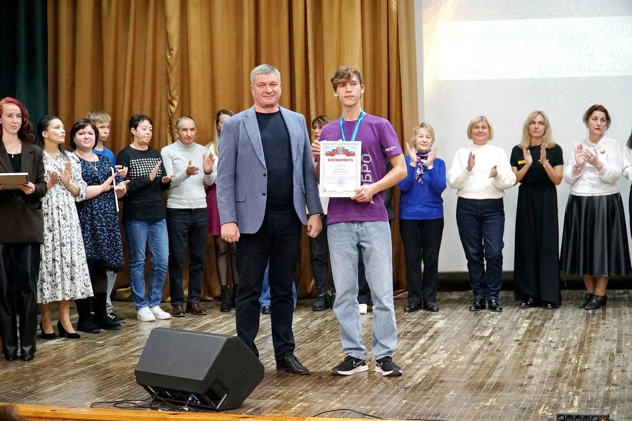 Александр Юрьев: В преддверии Дня добровольца поздравил евпаторийских волонтёров с праздником Александр Юрьев: В преддверии Дня добровольца поздравил евпаторийских волонтёров с праздником