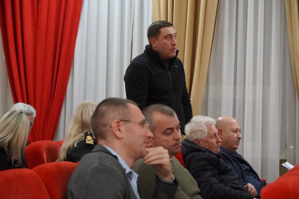 Чтобы вопросы керчан решались быстрее и эффективнее, в городе вводится практика проведения «Депутатского часа» Чтобы вопросы керчан решались быстрее и эффективнее, в городе вводится практика проведения «Депутатского часа»