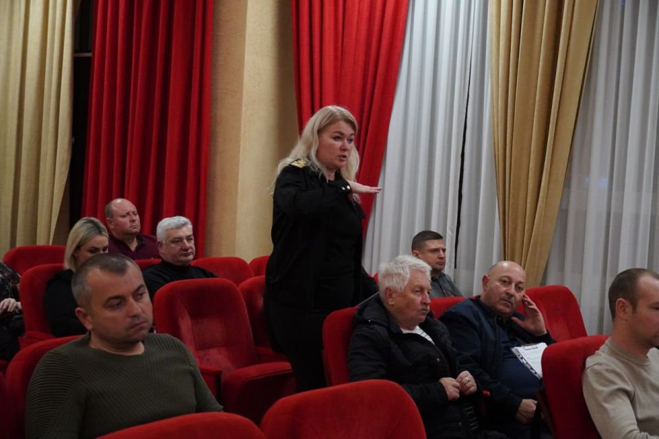 Чтобы вопросы керчан решались быстрее и эффективнее, в городе вводится практика проведения «Депутатского часа» Чтобы вопросы керчан решались быстрее и эффективнее, в городе вводится практика проведения «Депутатского часа»