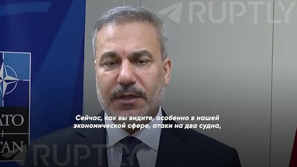 «Удары по двум гражданским судам ставят под угрозу морскую безопасность и могут превратить Черное море в закрытую зону», — глава МИД Турции Фидан предупредил главаря киевского режима