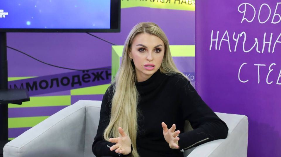 Анастасия Гридчина: Сегодня в Ресурсном центре поддержки добровольчества Республики Крым прошла встреча с молодежью, организованная Комитетом по народной дипломатии и межнациональным отношениям Молодежного парламента РК....