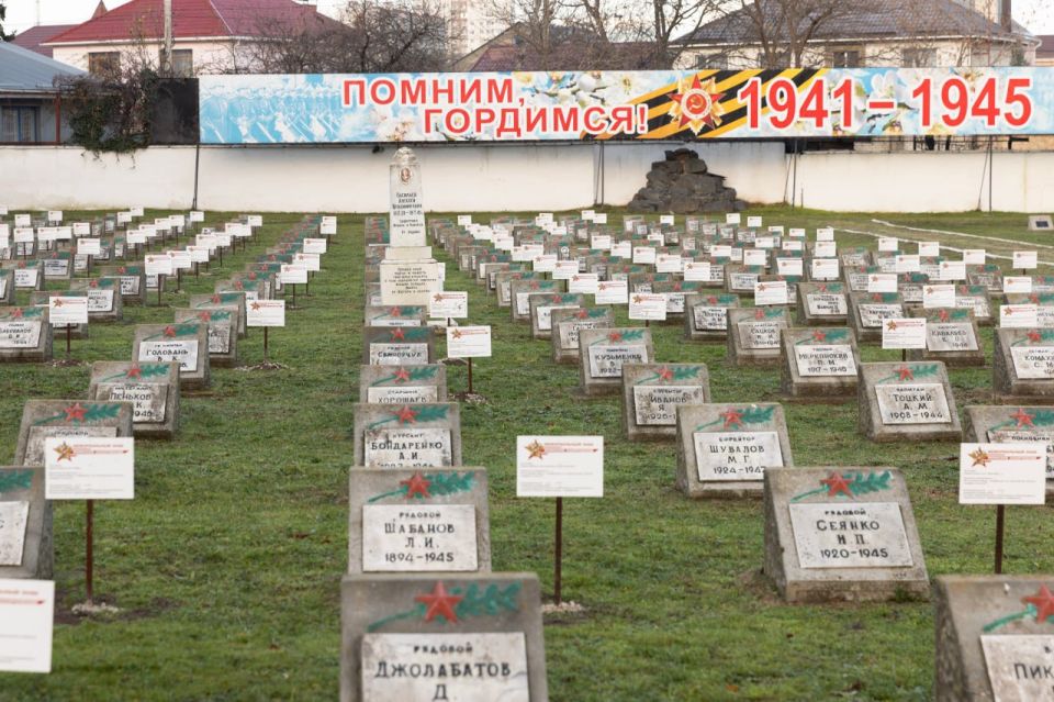В Крыму почтили память защитников, чьи могилы остались безымянными В Крыму почтили память защитников, чьи могилы остались безымянными