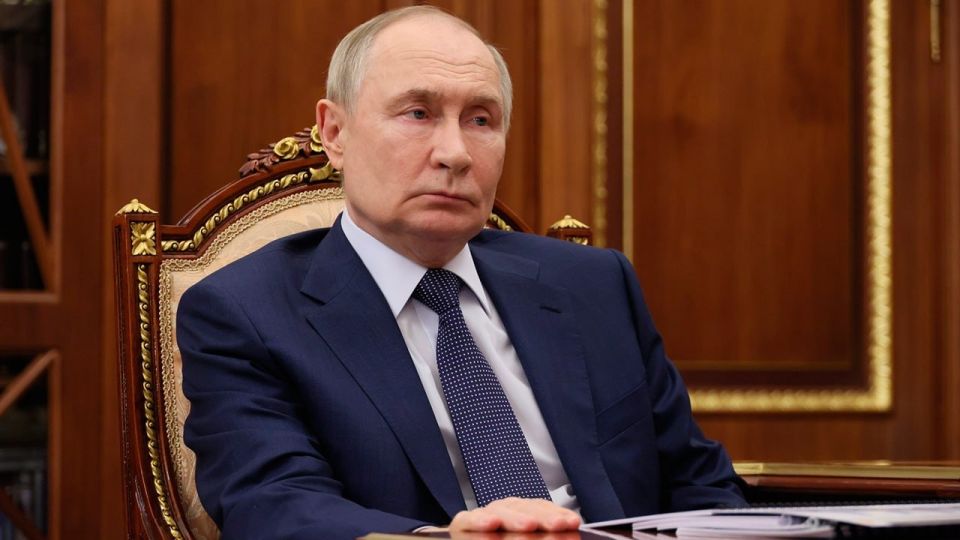 Россия не аннексировала Крым, а пришла на помощь жителям полуострова, она не могла поступить иначе, заявил Путин