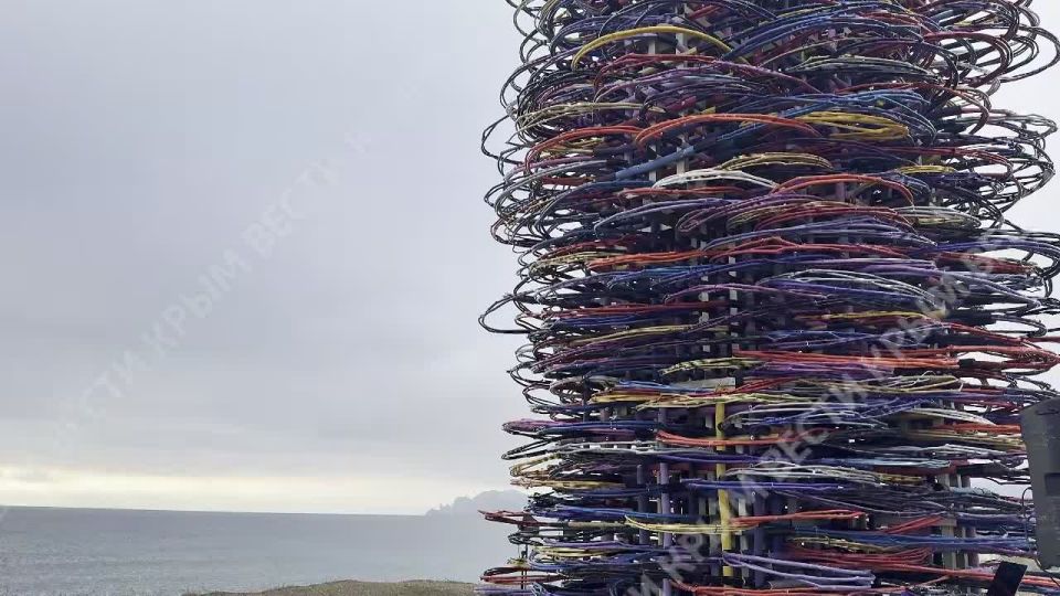 Семиметровую башню установили на набережной Вдохновения под Судаком