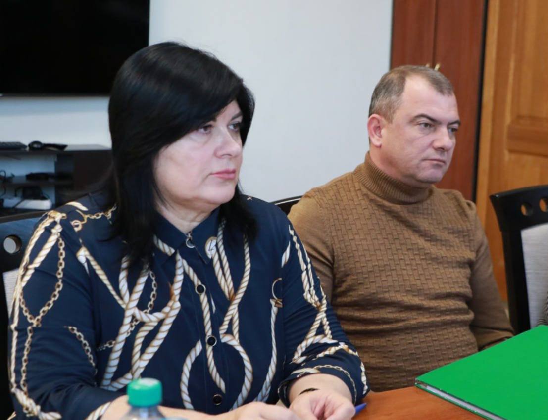 Ольга Урайкина: Бахчисарайский район с рабочим визитом посетил первый заместитель председателя Государственного Совета Республики Крым Сергей Цеков, который провёл совещание по вопросу замены рекламных вывесок на иностранном... Ольга Урайкина: Бахчисарайский район с рабочим визитом посетил первый заместитель председателя Государственного Совета Республики Крым Сергей Цеков, который провёл совещание по вопросу замены рекламных вывесок на иностранном...