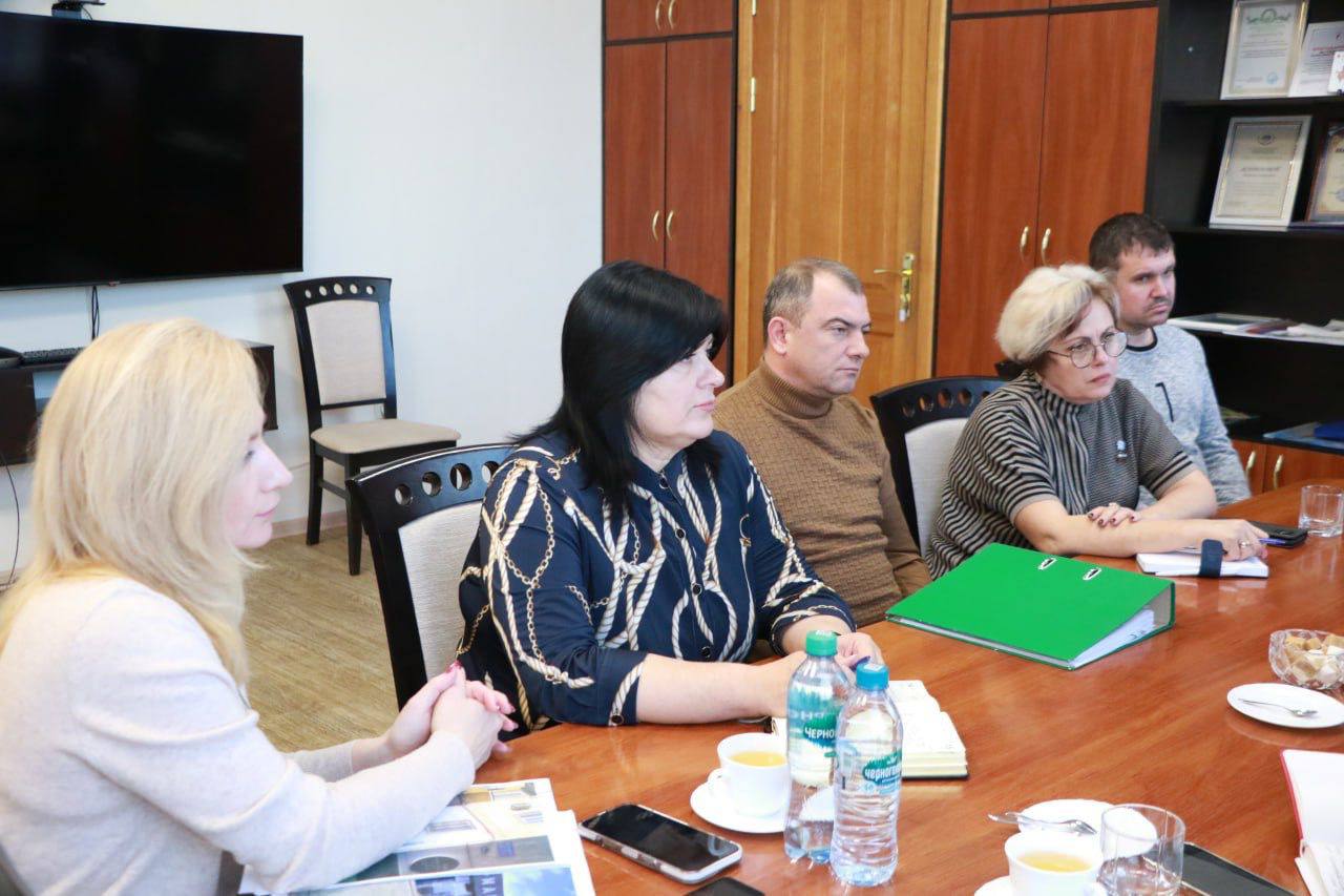 Ольга Урайкина: Бахчисарайский район с рабочим визитом посетил первый заместитель председателя Государственного Совета Республики Крым Сергей Цеков, который провёл совещание по вопросу замены рекламных вывесок на иностранном... Ольга Урайкина: Бахчисарайский район с рабочим визитом посетил первый заместитель председателя Государственного Совета Республики Крым Сергей Цеков, который провёл совещание по вопросу замены рекламных вывесок на иностранном...