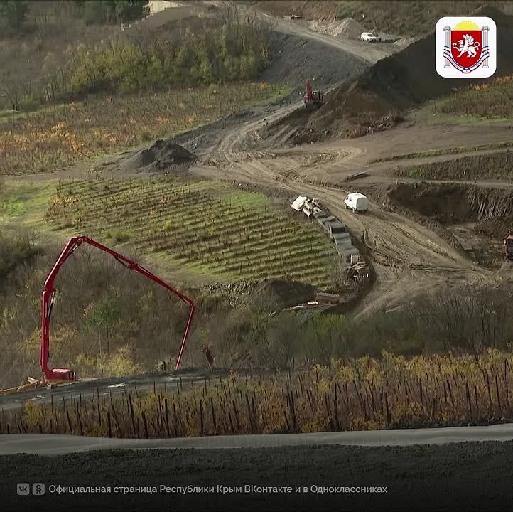 Продолжается строительство автодороги в объезд МДЦ «Артек» протяженностью 1,94 км