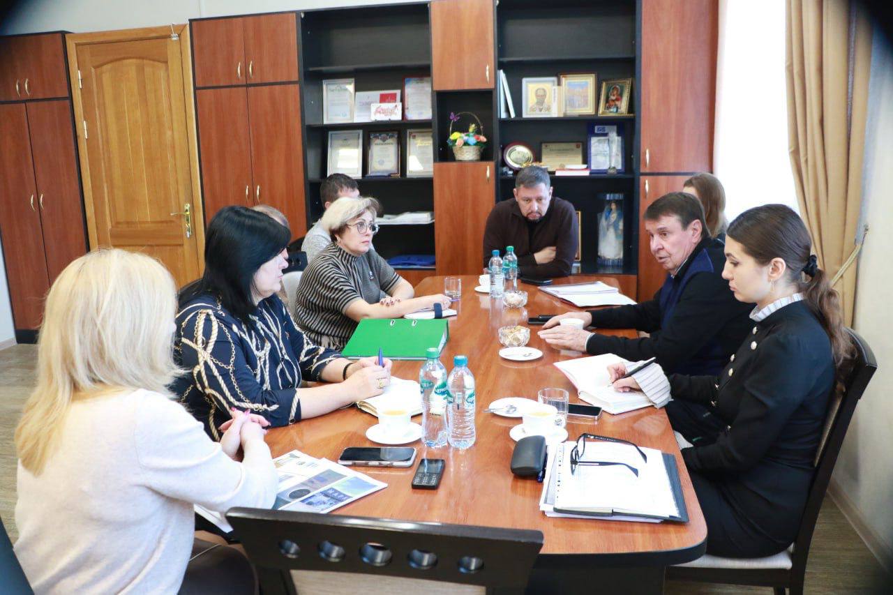 Ольга Урайкина: Бахчисарайский район с рабочим визитом посетил первый заместитель председателя Государственного Совета Республики Крым Сергей Цеков, который провёл совещание по вопросу замены рекламных вывесок на иностранном...