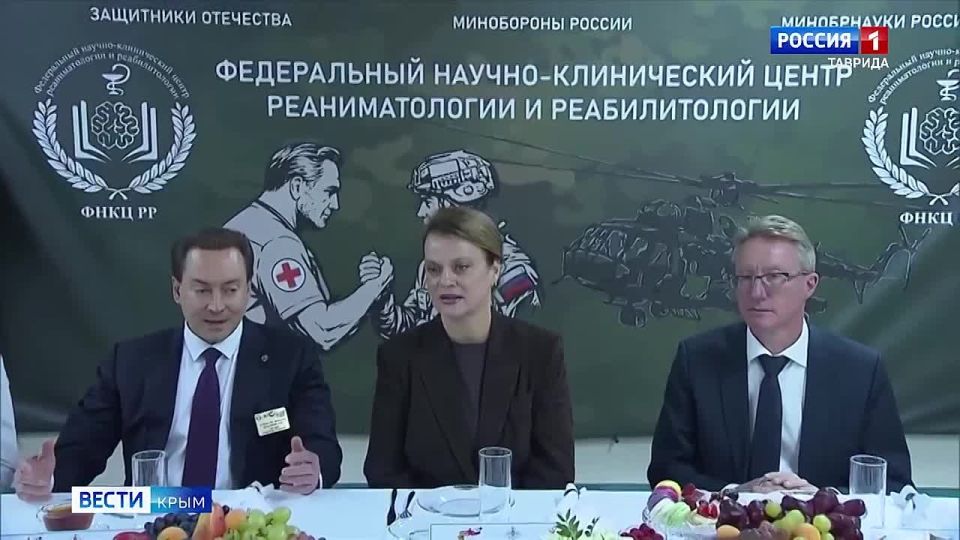 Председатель фонда «Защитники Отечества» Анна Цивилева посетила Федеральный научно-клинический центр реаниматологии и реабилитологии в Москве