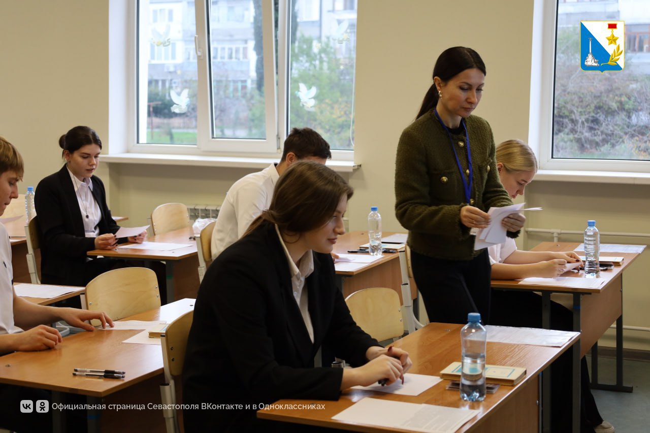 Итоговое сочинение написали более двух тысяч старшеклассников Севастополя Итоговое сочинение написали более двух тысяч старшеклассников Севастополя