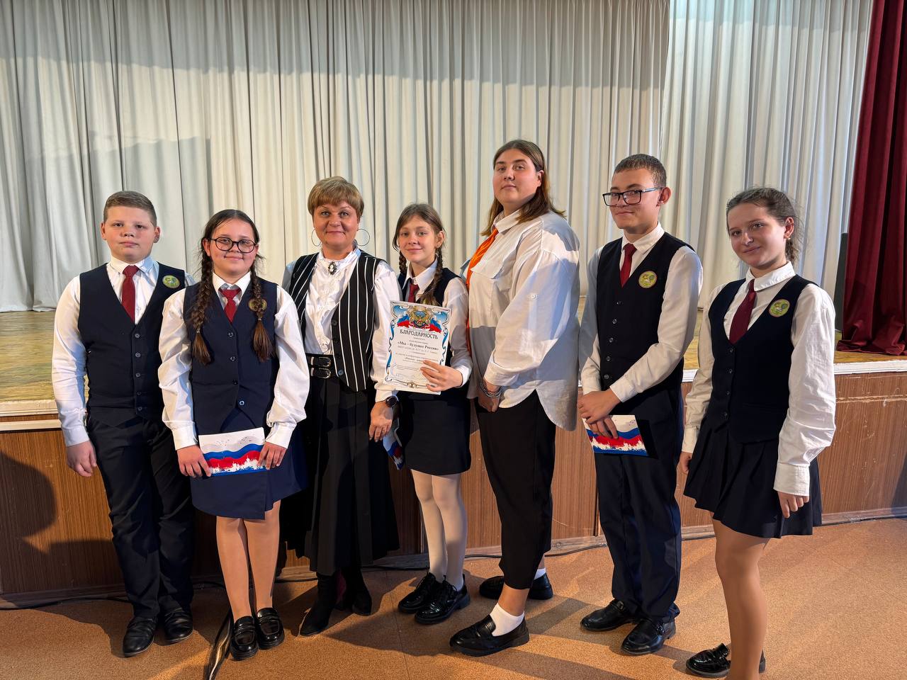 В Симферополе прошла конференция старшеклассников «Ровесник – ровеснику» В Симферополе прошла конференция старшеклассников «Ровесник – ровеснику»