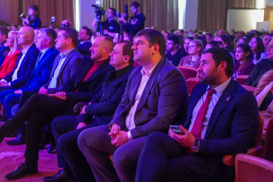 Министр промышленности и торговли Республики Крым Анушаван Агаджанян принял участие в торжественном концерте, посвящённом 31-й годовщине со дня основания юридического факультета Крымского федерального университета им. В.И.... Министр промышленности и торговли Республики Крым Анушаван Агаджанян принял участие в торжественном концерте, посвящённом 31-й годовщине со дня основания юридического факультета Крымского федерального университета им. В.И....