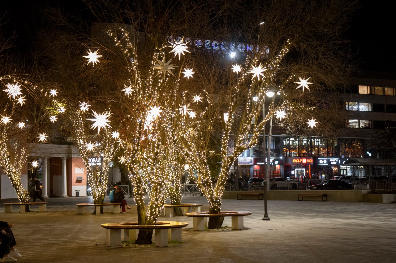 Михаил Афанасьев: В Симферополе идёт подготовка к новогодним и рождественским праздникам Михаил Афанасьев: В Симферополе идёт подготовка к новогодним и рождественским праздникам