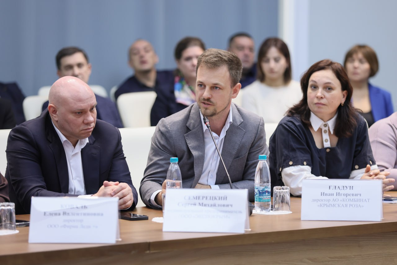 Сергей Аксёнов: На круглом столе «Поиск новых решений» в формате открытого диалога представители предпринимательского сообщества, органов власти и банковского сектора обменялись мнениями по выстраиванию дальнейшего... Сергей Аксёнов: На круглом столе «Поиск новых решений» в формате открытого диалога представители предпринимательского сообщества, органов власти и банковского сектора обменялись мнениями по выстраиванию дальнейшего...