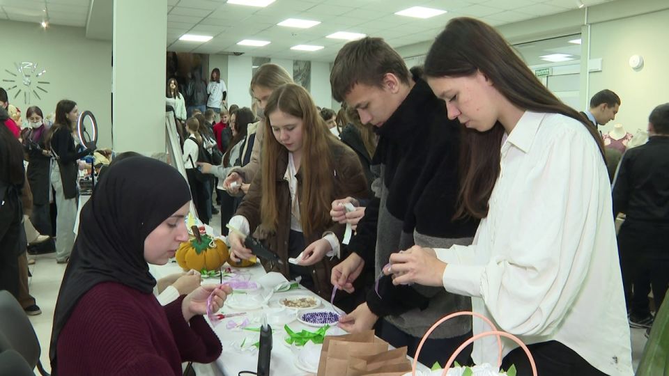 Республиканская выставка «Образование и карьера» прошла на базе «Симферопольского колледжа сферы обслуживания и дизайна»