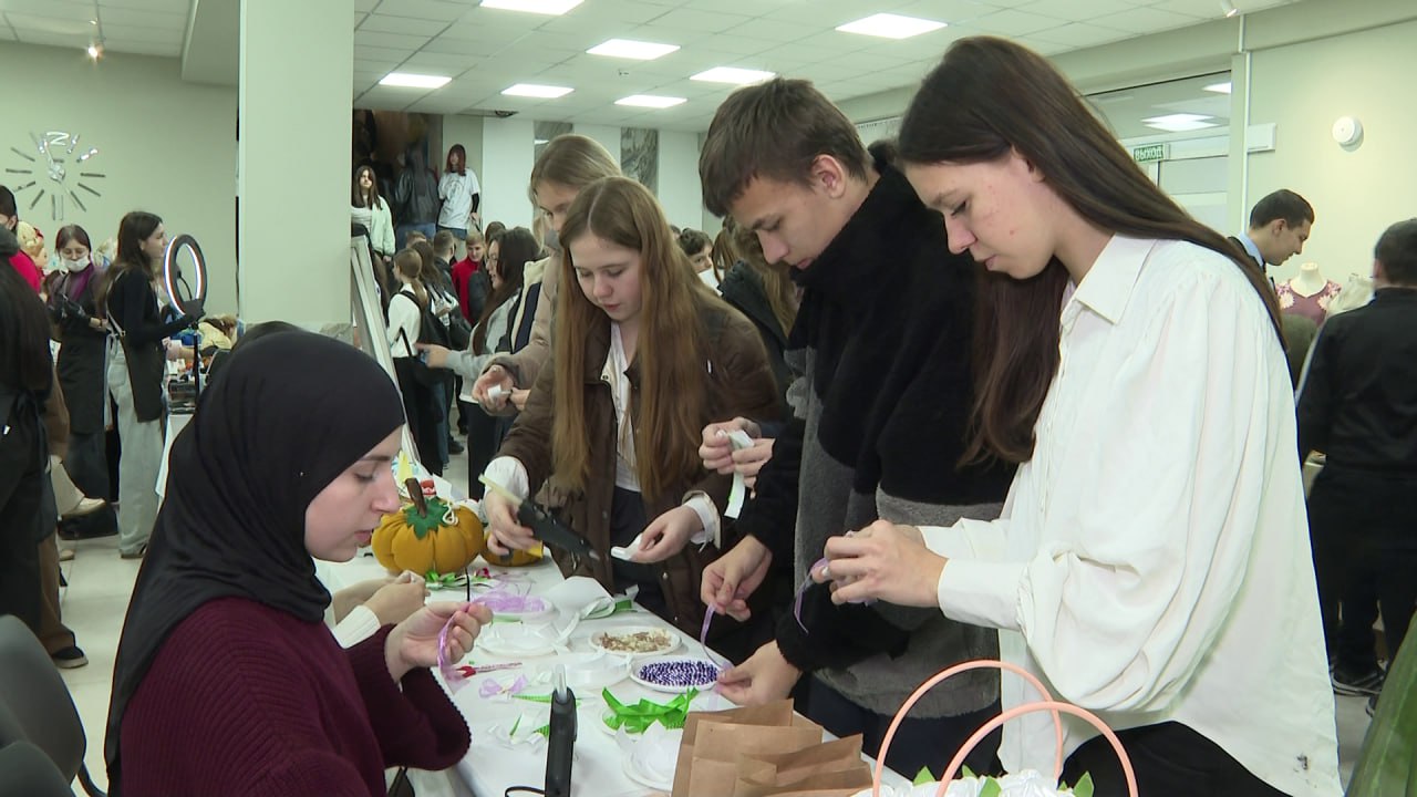 Республиканская выставка «Образование и карьера» прошла на базе «Симферопольского колледжа сферы обслуживания и дизайна»