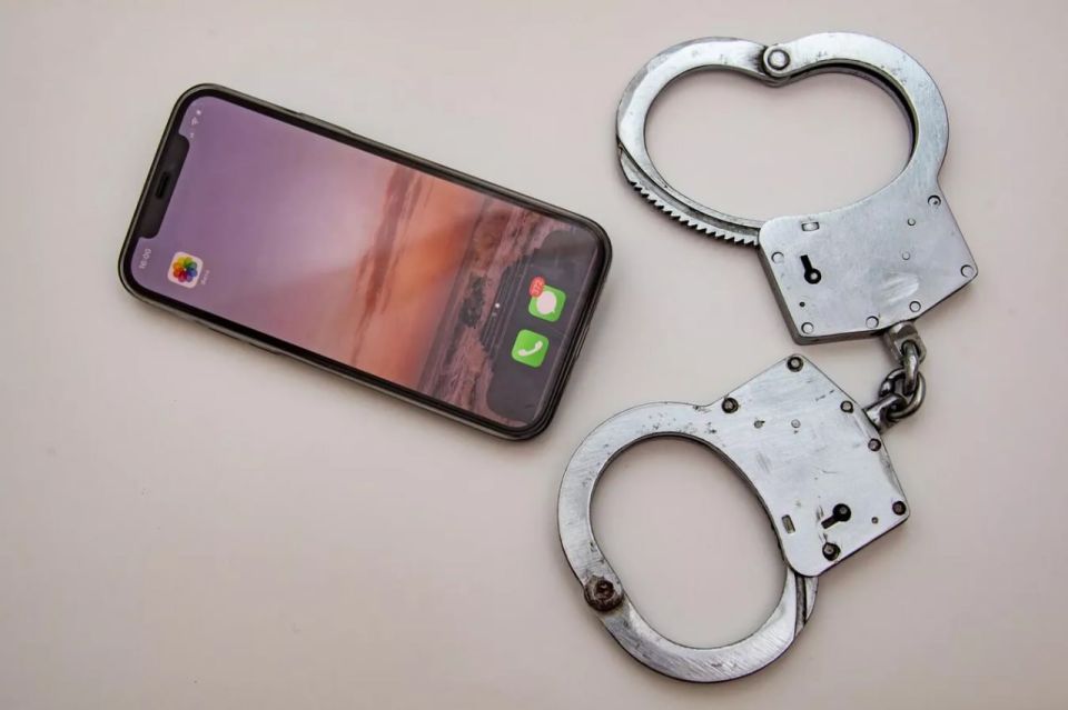 Крымчанка хотела продать шубу в интернете, но попалась на мошенников и потеряла деньги