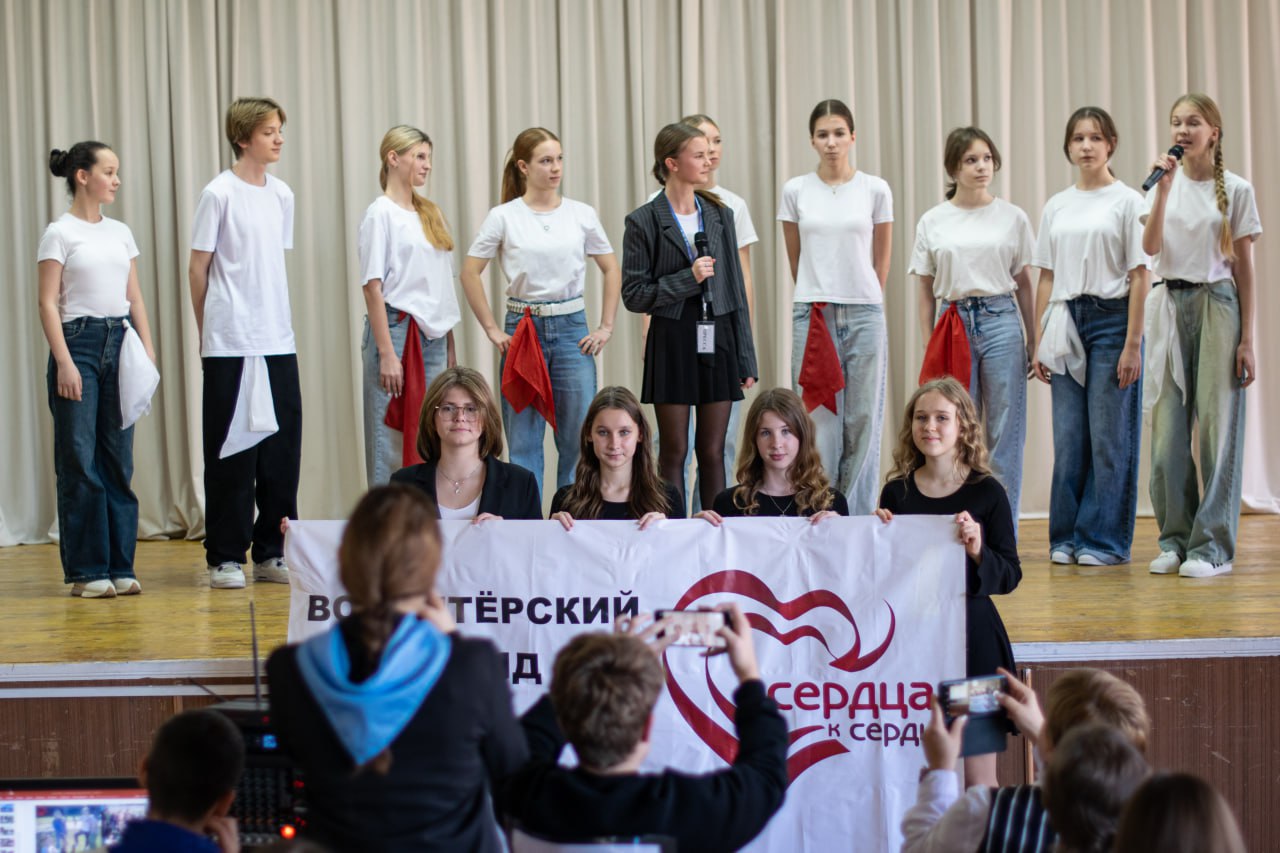 В Симферополе прошла конференция старшеклассников «Ровесник – ровеснику»