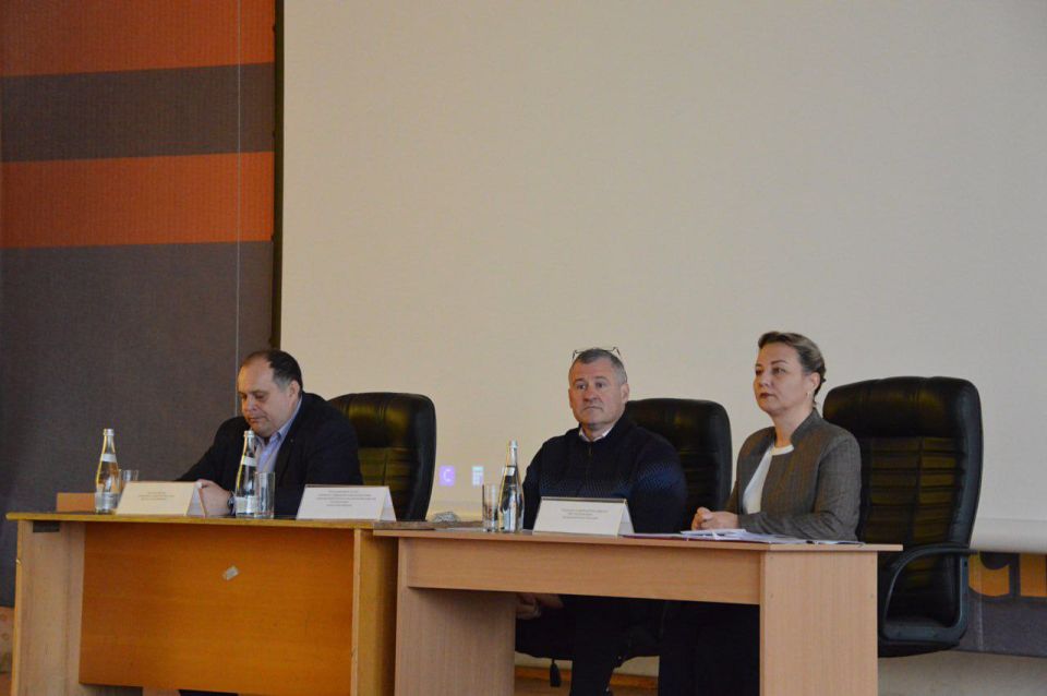 В Министерстве чрезвычайных ситуаций Республики Крым для государственных гражданских служащих проведен семинар на антикоррупционную тематику