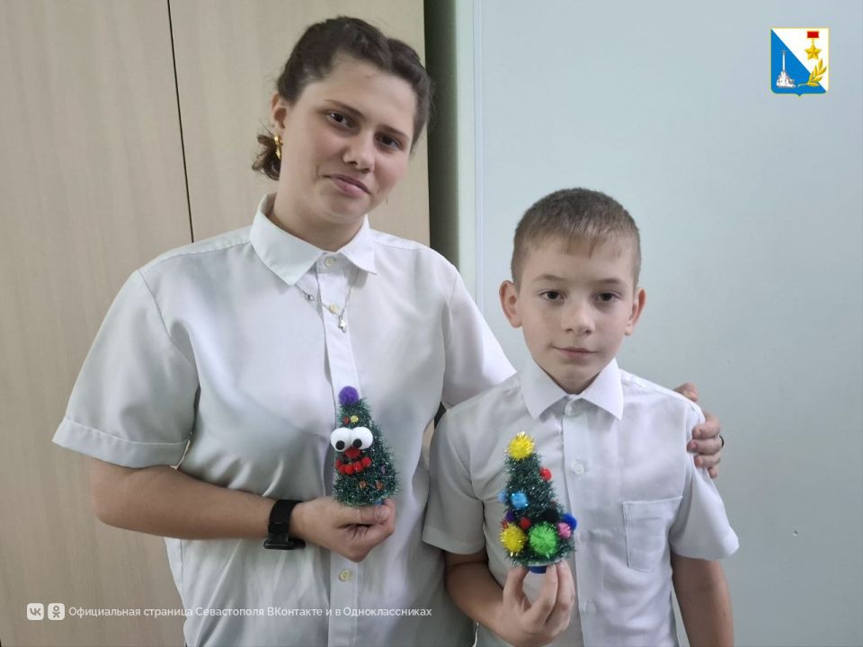 Участники программы «Севастополь — город Героев» встретились с воспитанниками социального приюта Участники программы «Севастополь — город Героев» встретились с воспитанниками социального приюта