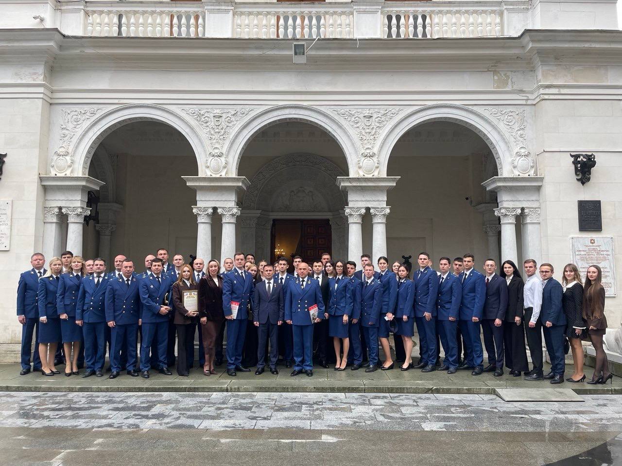 Юрий Нимченко: Принял участие в торжественной церемонии принятия присяги и вручения погон молодым специалистам прокуратуры Республики Крым в Ливадийском дворце-музее Юрий Нимченко: Принял участие в торжественной церемонии принятия присяги и вручения погон молодым специалистам прокуратуры Республики Крым в Ливадийском дворце-музее