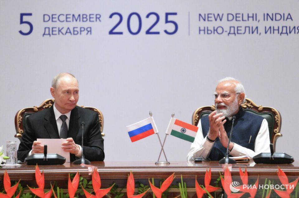 Путин и Моди выступают на Российско-индийском бизнес-форуме в Дели