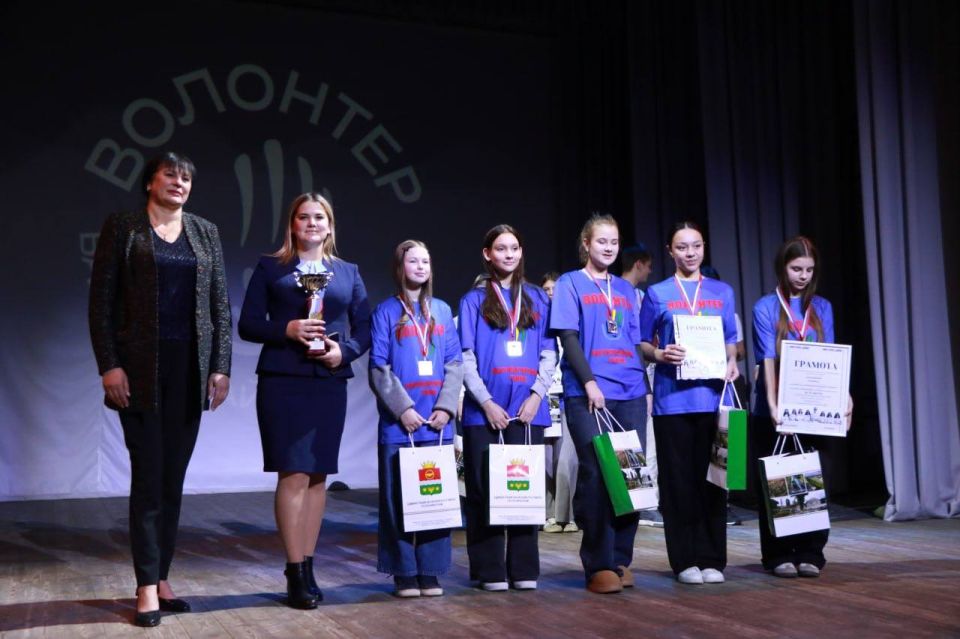 Ольга Урайкина: Сегодня в Международный День добровольца в Бахчисарайском районном Доме культуры приняла участие в торжественном концерте, посвященному чествованию волонтеров, добровольцев и активистов Бахчисарайского района